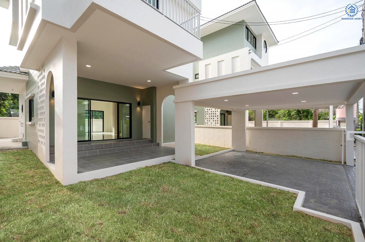 บ้านมือสองตกแต่งใหม่ โครงการ มณธานี บางแค บ้านเดี่ยว 3 ชั้น ดีไซน์หรูหรา เนื้อที่กว้าง 55.3 ตร.ว. พื้นที่ใช้สอย 240 ตร.ม. ฟังก์ชัน 5 ห้องนอน 4 ห้องน้ำ 2 ที่จอดรถ ฟังก์ชันครบตอบทุกไลฟ์สไตล์ บนทำเลศักยภาพ เชื่อมต่อถนนกาญจนาภิเษก ใกล้เดอะมอลล์บางแค ใกล้รถไฟฟ้าสายสีน้ำเงิน "สถานีหลักสอง" และจุดขึ้นทางด่วน "กาญจนาภิเษก"...